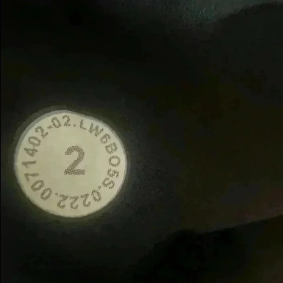 Lululemon Keep Moving Crop High Rise Inseam 23" Black size 2 - Picture 4 of 4